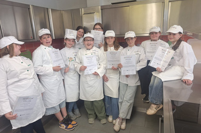 Currywurst hausgemacht mit Maibowle und Urkundenübergabe