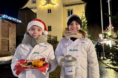 Am Hersbrucker Weihnachtsmarkt mit selbstgebackenen Plätzchen