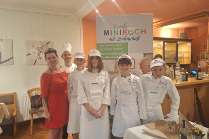 Abschluß der Miniköche mit Zertifikatübergabe