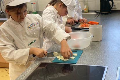 Kichererbsen-Möhren-Suppe mit gerösteten Brot
