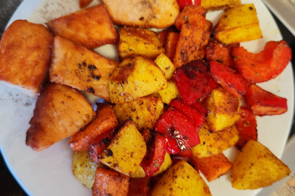 Lachsfilet auf Ofengemüse und Quarkbällchen