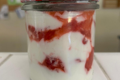 Spaghetti Bolognese und Erdbeergläschen