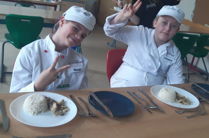 Hähnchengeschnetzeltes mit Reis/Eindecken 