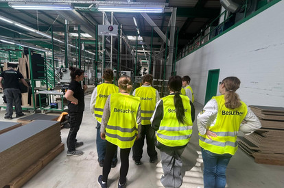 Besuch im Werk der Sachsenküchen und Herstellen einer Grillzange