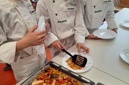 Lachs und Gemüse aus dem Ofen