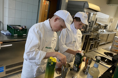 Chicken Nuggets, Vichy Karotten, Backofenkartoffeln, zuckerfreies Ketchup  Virgin Colada,  Kardinalshut