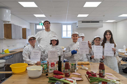 Schuljahresabschluß mit Wunschessen Pizza