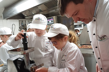 2. Monatstreffen „in der Weihnachtsbäckerei“