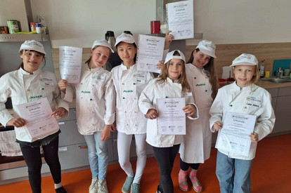 Danke für ein tolles Schuljahr Abschlüß mit Obstspießen, mit Schoki und Apfelpommes