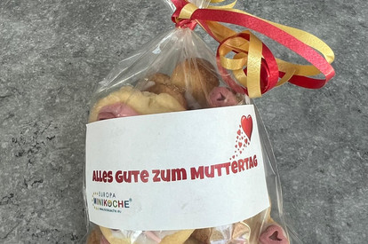 Muttertag- Herzkekse und Herzserviette