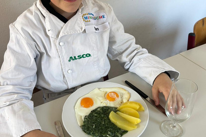 Spinat mit Kartoffeln und Spiegelei und Quarkbällchen