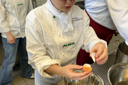 Spargel mit Sauce Hollandaise und Erbeertraum