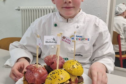 Bunte Burger Kinderburger mit Hühnchen und Rind