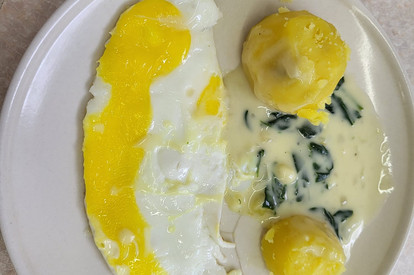 Spinat mit Kartoffeln und Spiegelei