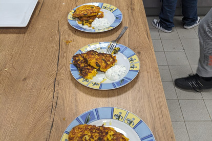 Kürbis Kartoffelpuffer mit Schnittlauch-Dip