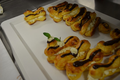 Spieße Hawai, Currysoße Süsskartoffel und Eclairs